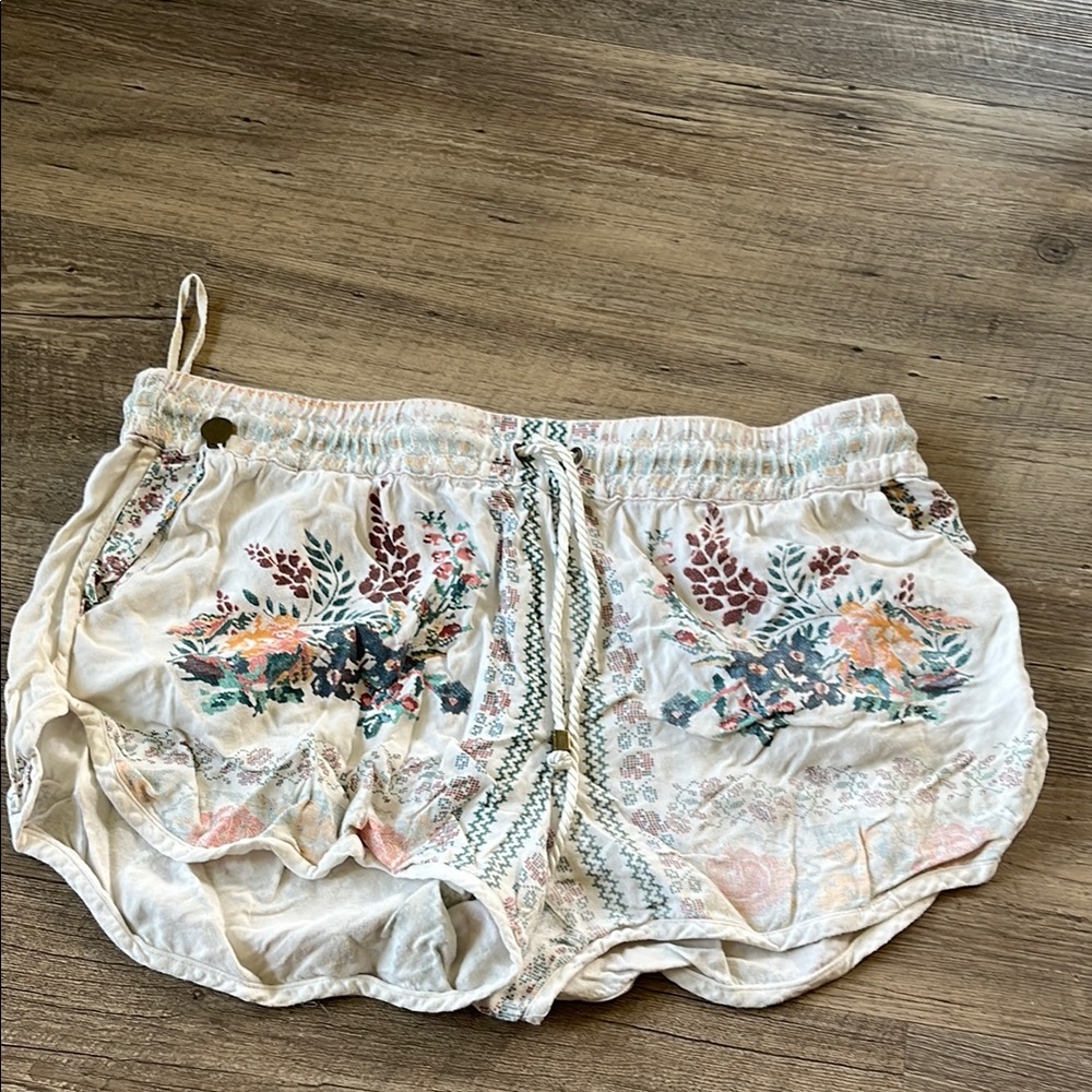 Floral Embroidered Women's Shorts